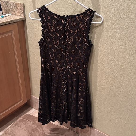 City Studio Black Lace Sleeveless Dress - Picture 5 of 8
